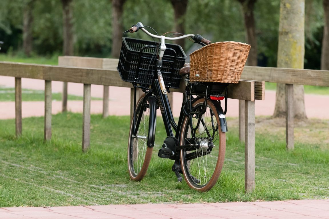 BVB Landscaping groene parkeerplaats grasparking sfeer fiets Naaldwijk
