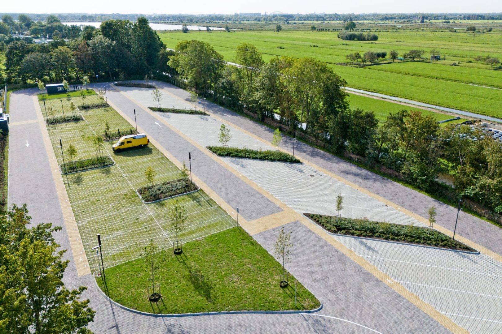 BVB Landscaping substraat grasparking Kinderdijk Huebner Lee drone omgeving